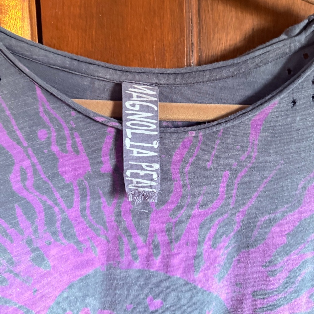 Magnolia Pearl Tee In EUC- Radiate Love- Color Ozzy and Purple- OS